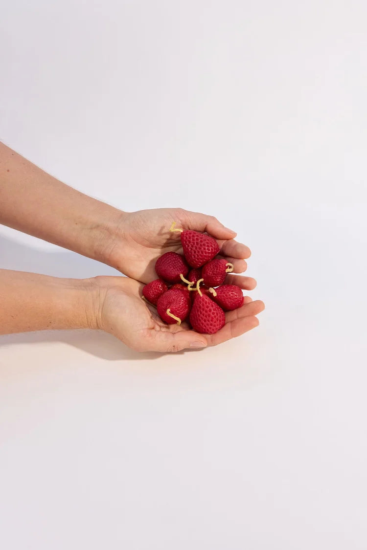 Beeswax Candle | Pick your own berries - Strawberry - Medium