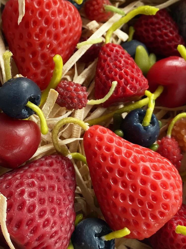 Beeswax Candle | Pick your own berries - Strawberry - Medium